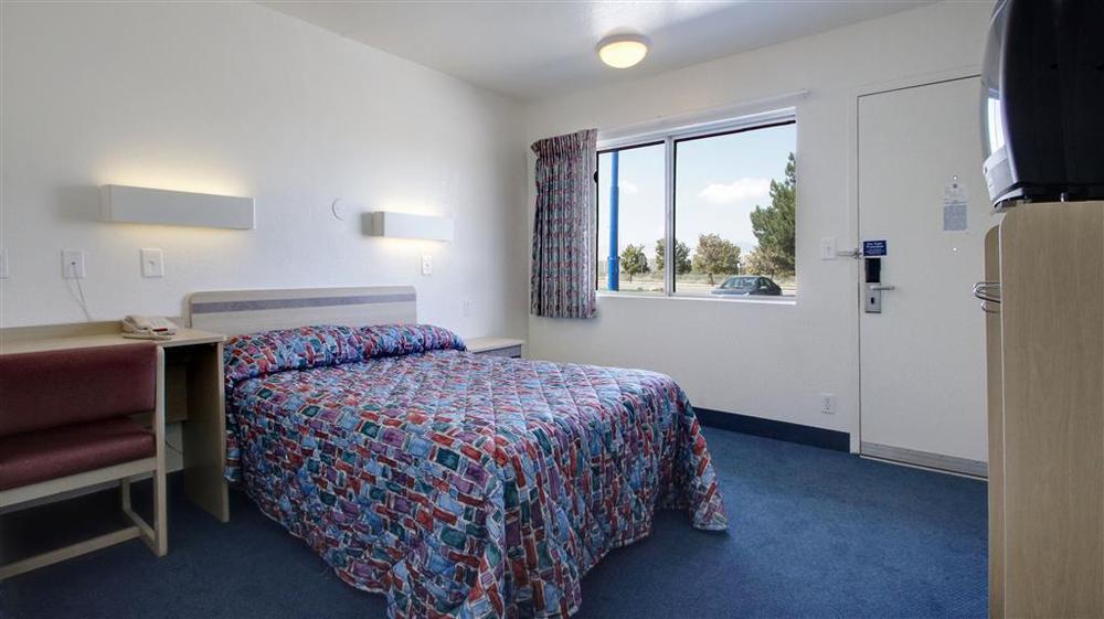 Econo Lodge Мидвейл Номер фото