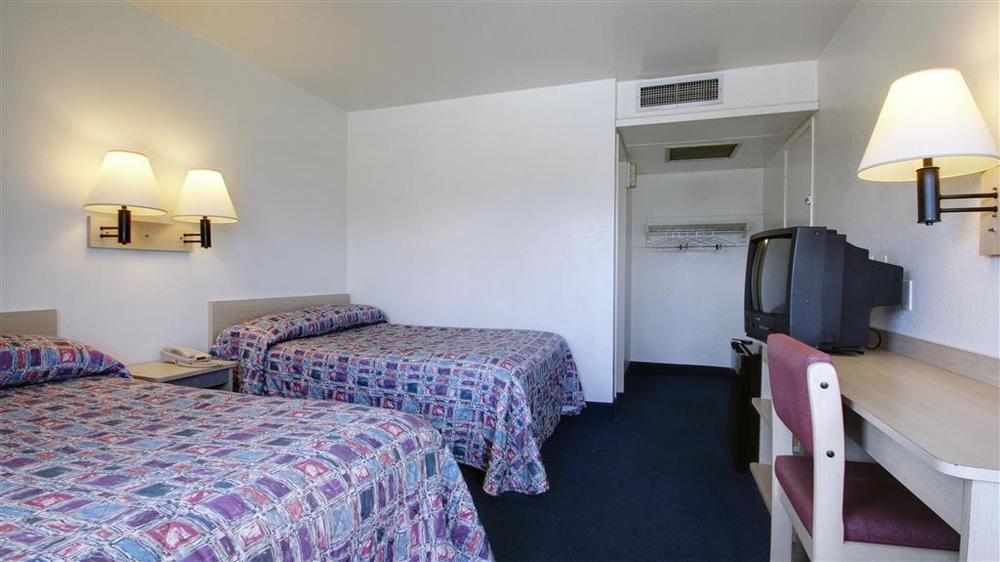 Econo Lodge Мидвейл Номер фото