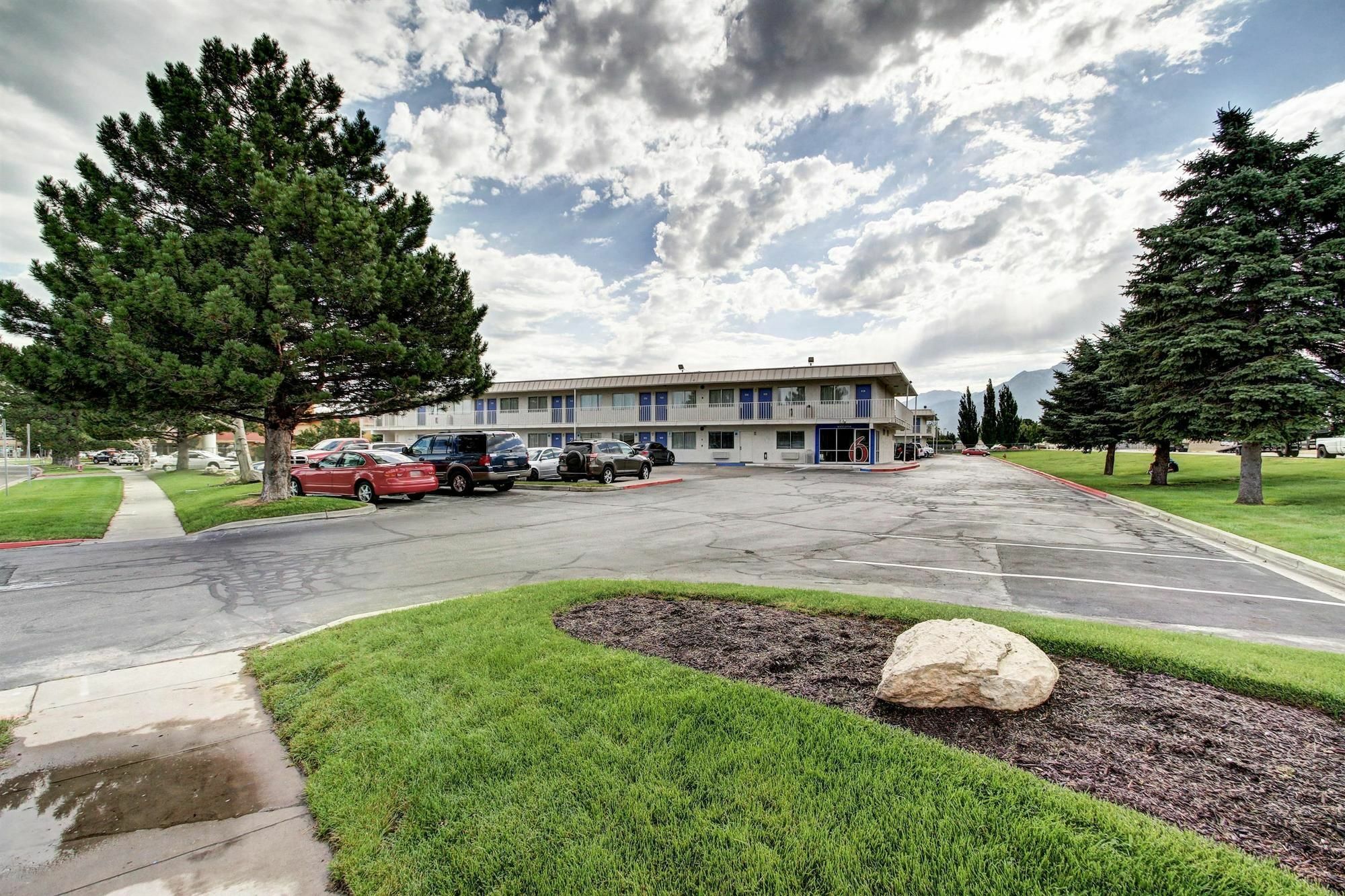 Econo Lodge Мидвейл Экстерьер фото